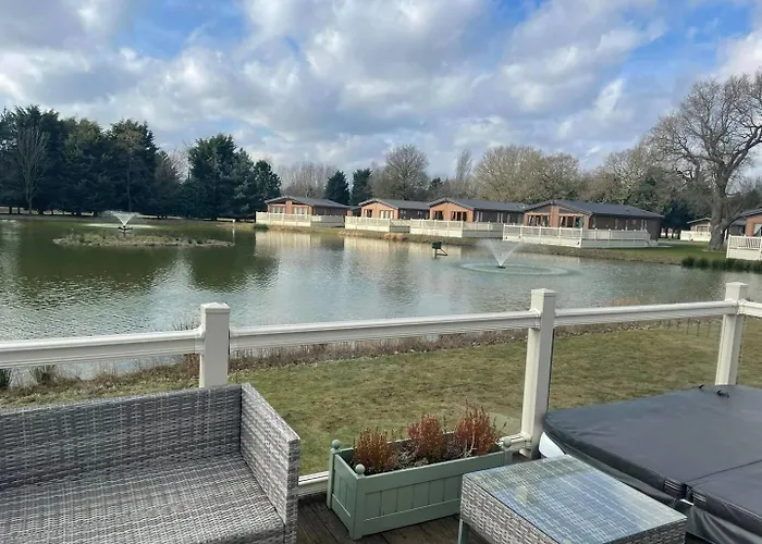 Lakeside Gem With Hot Tub